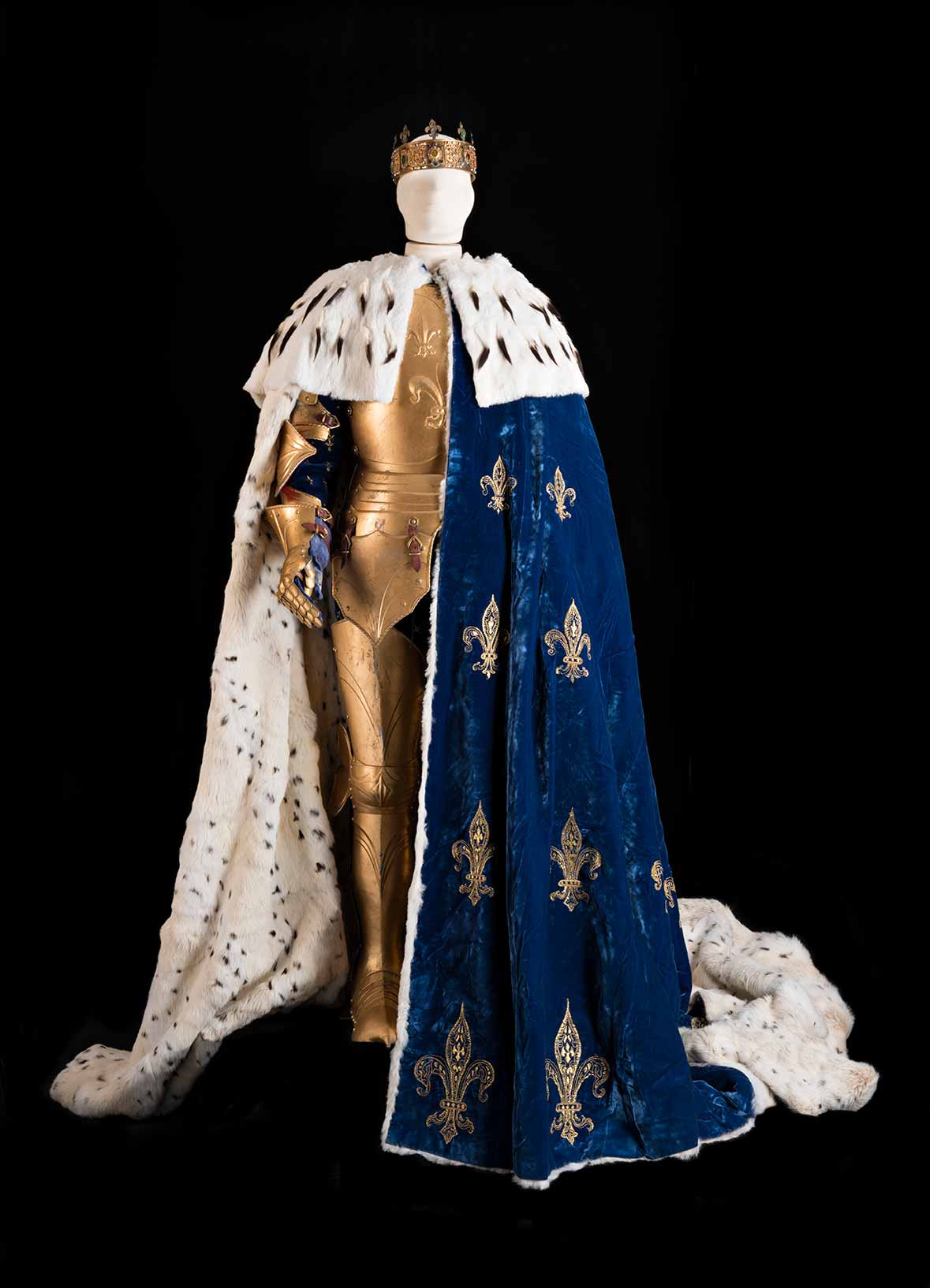 JEANNE D'ARC. Luc Besson. 1999. Tenue du sacre de Charles VII / John Malkovitch