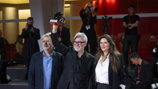 Stéphane Brizé, Coralie Amédéo et Olivier Gorce avec leur prix