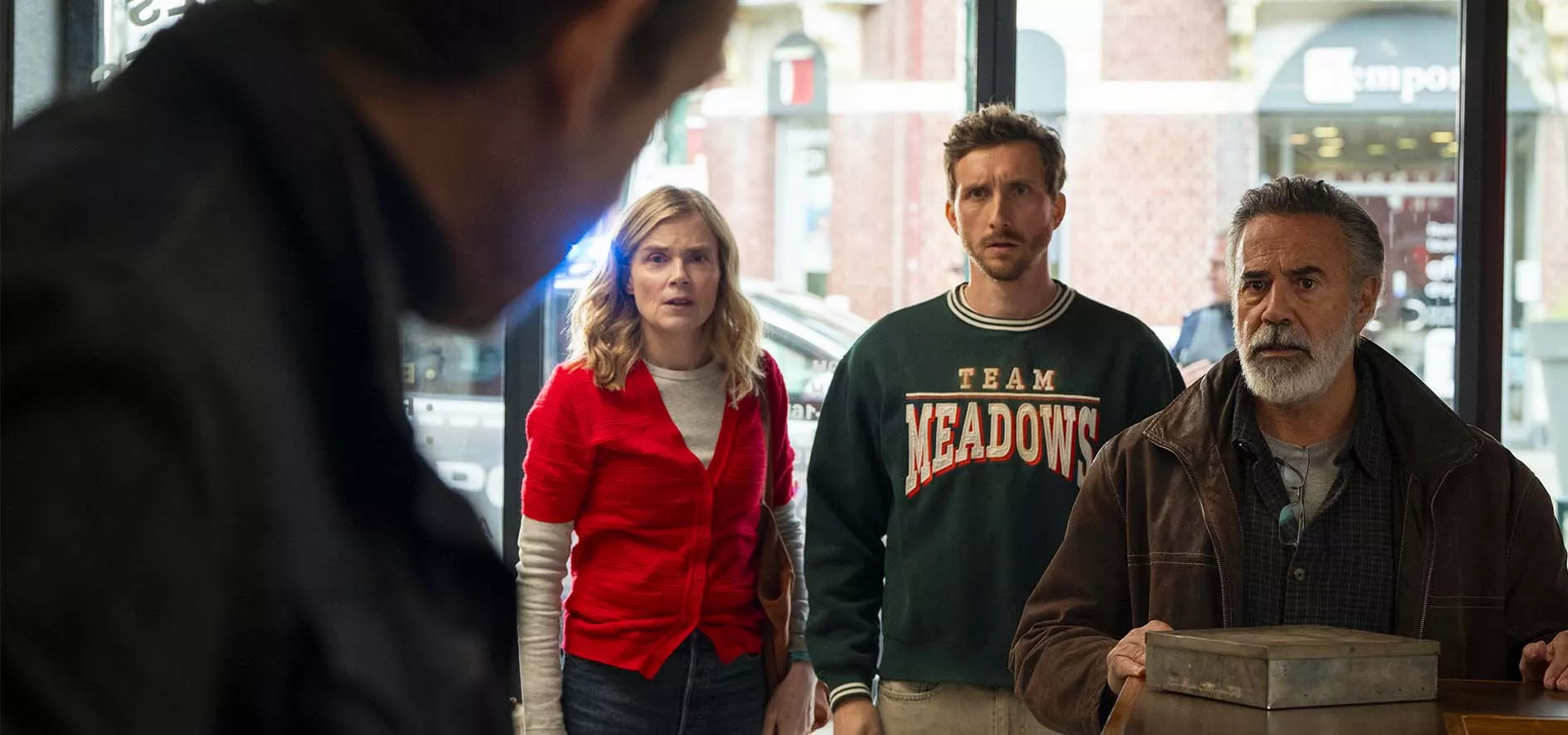 Blanche Gardin, Baptiste Lecaplain et José Garcia sur la première image de A Double Tour