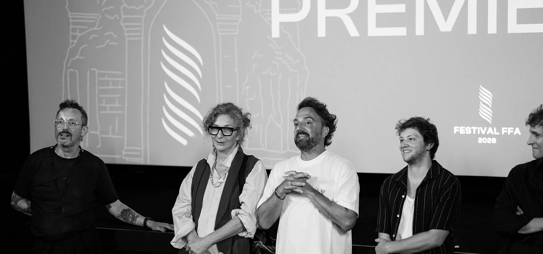 Louis Julien Petit et ses acteurs et actrices présentent En Haut de la Pile son nouveau film 