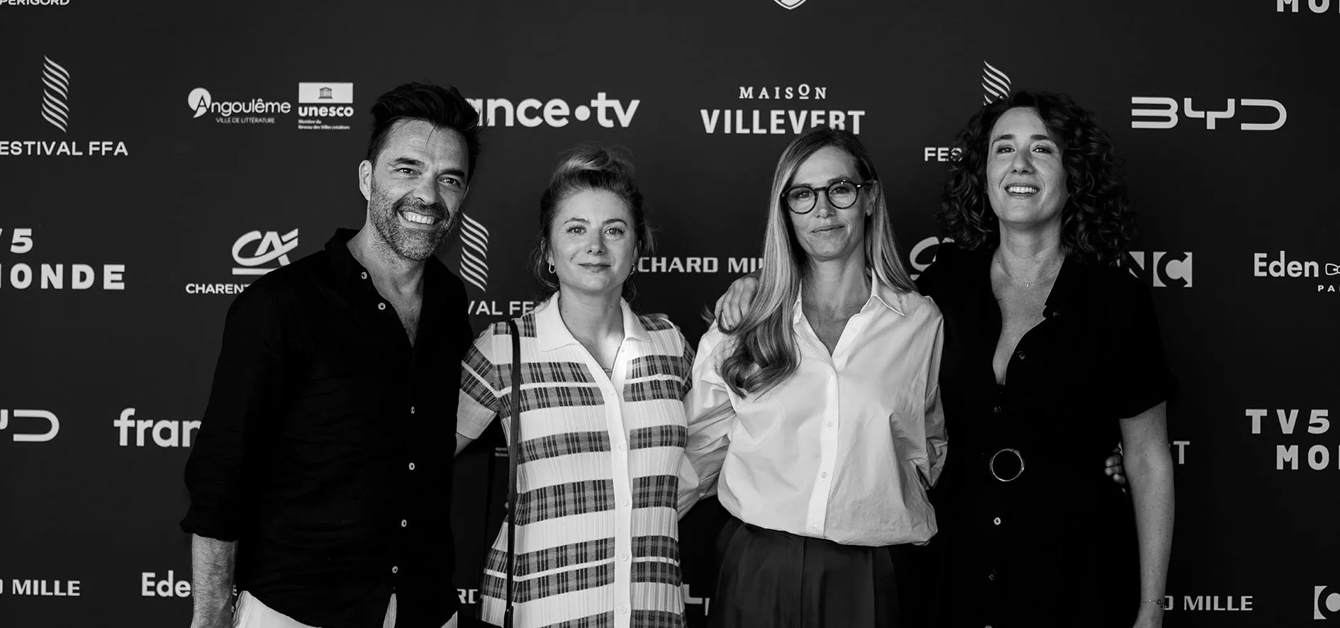 L'équipe de l'Affaire Marie Claire sur le tapis bleu 