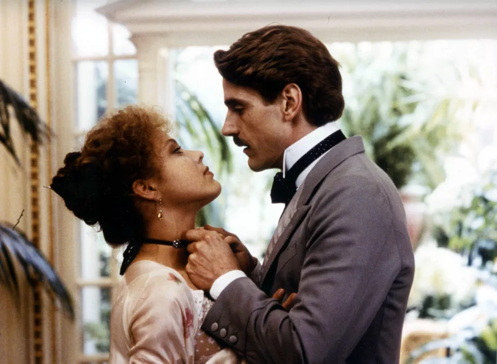 UN AMOUR DE SWANN - Still of Jeremy Irons & Ornella Muti