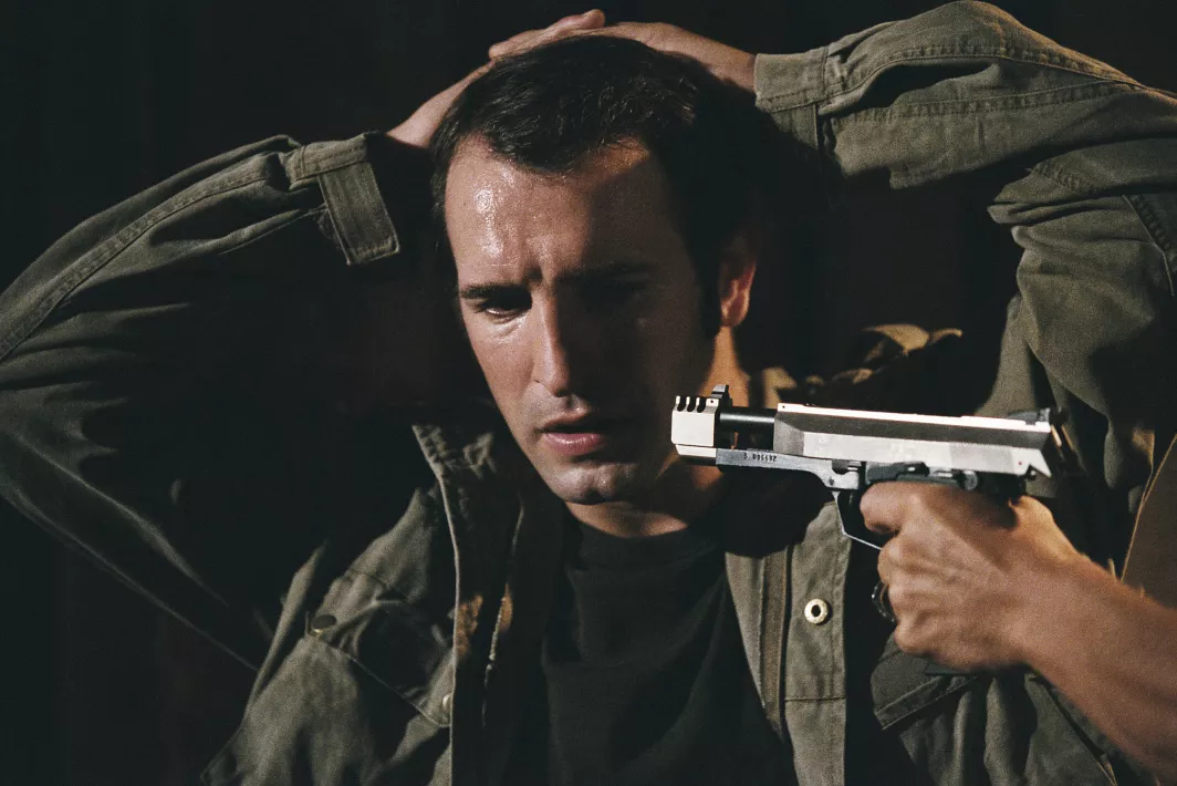 MY PARTNER'S WIFE - Still of Jean Dujardin