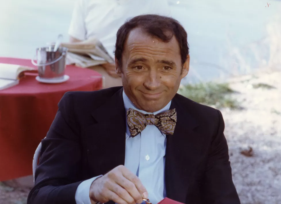 AN ELEPHANT CAN BE EXTREMELY DECEPTIVE - Still of Claude Brasseur