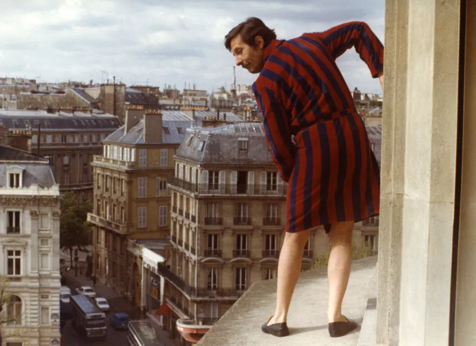 AN ELEPHANT CAN BE EXTREMELY DECEPTIVE - Still of Jean Rochefort