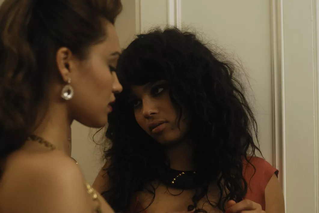 TWELVE - Still of Chanel Farrell & Zoe Kravitz