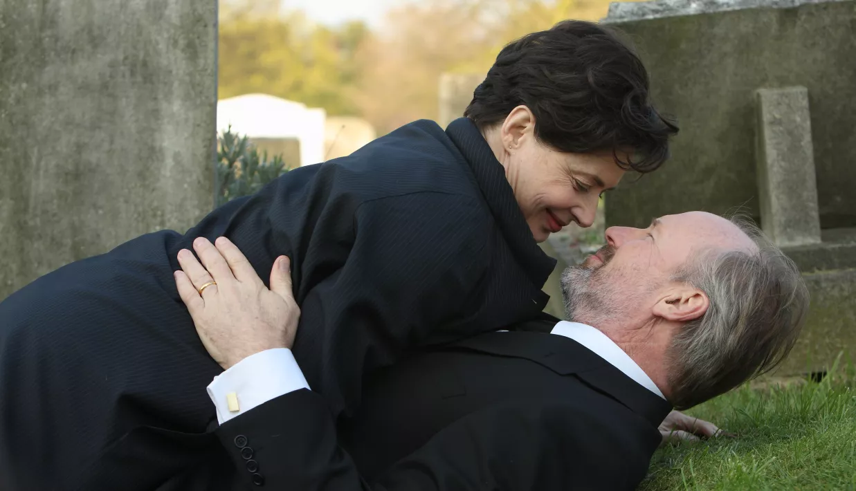LATE BLOOMERS - Still of Isabella Rossellini William Hurt