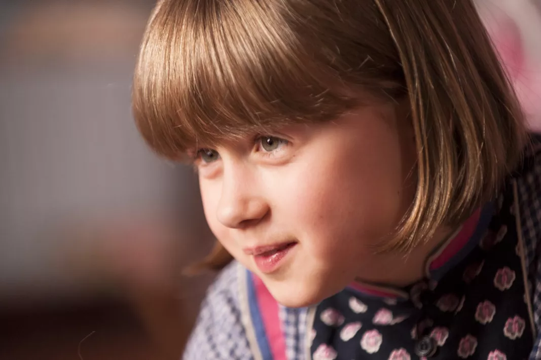 THE DANDELIONS - Still of Juliette Gombert