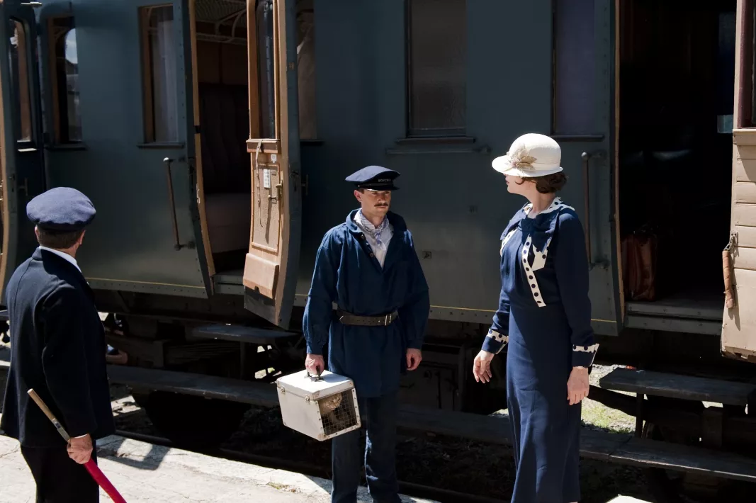 BEHIND THE WALLS - Still