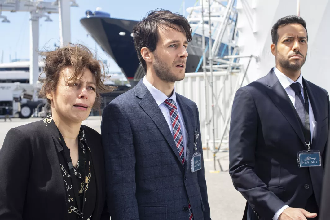 NATURAL BORN LIAR - Still