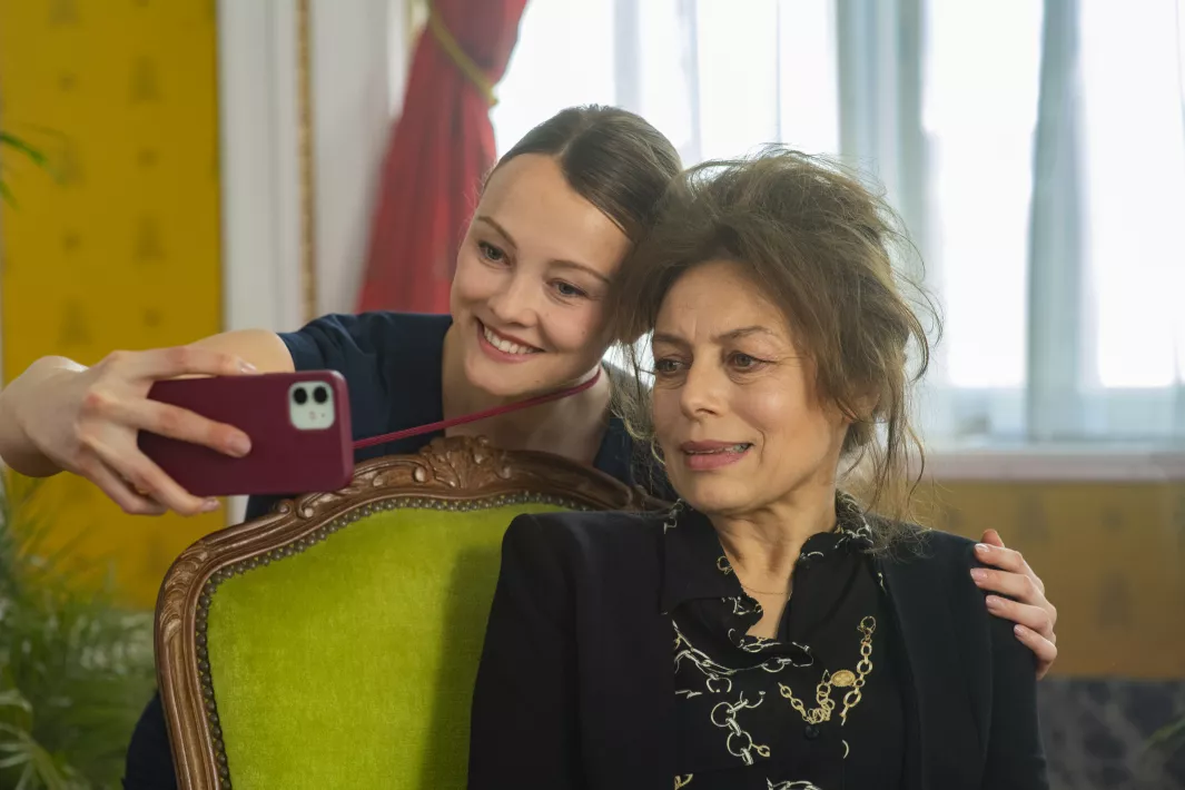 NATURAL BORN LIAR - Still