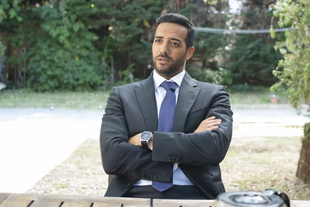 NATURAL BORN LIAR - Still