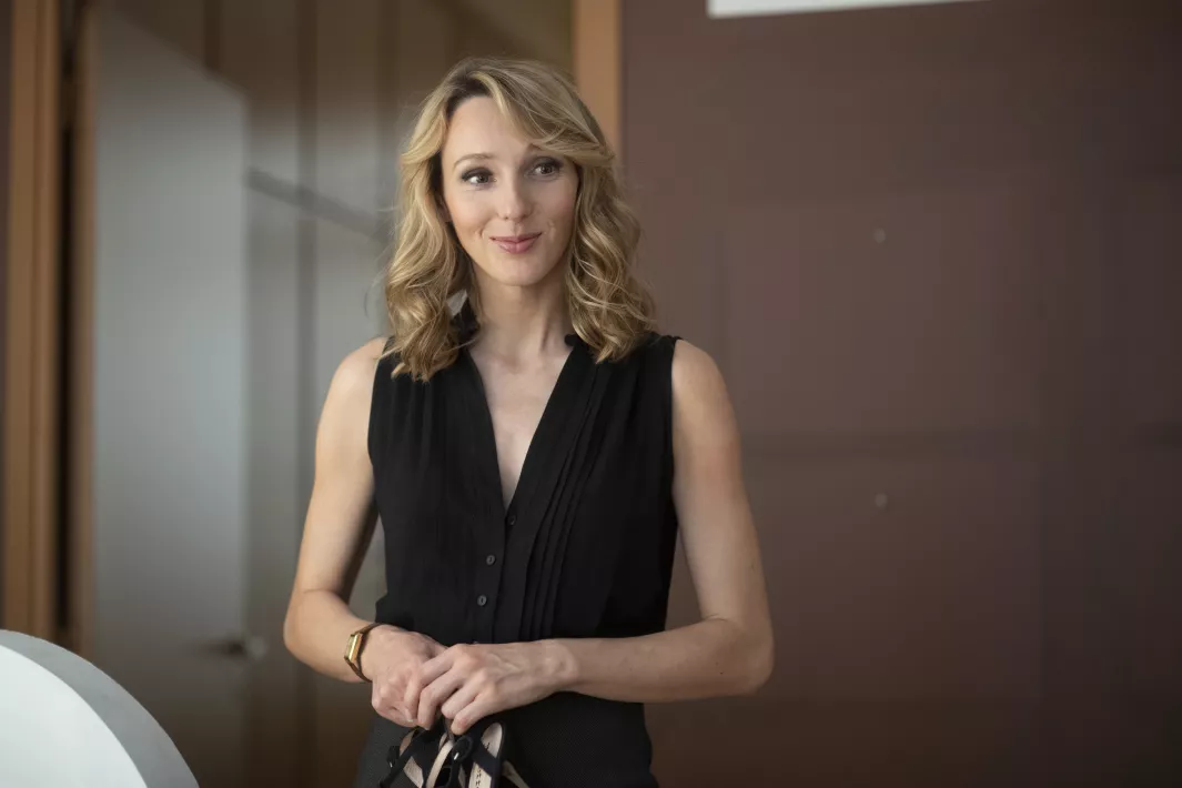 NATURAL BORN LIAR - Still