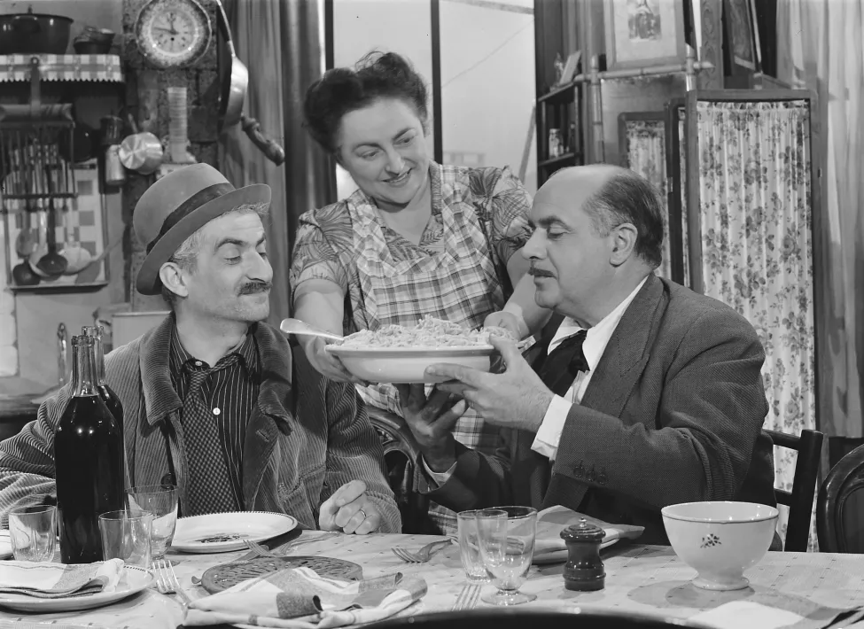 ESCALIER DE SERVICE - Still