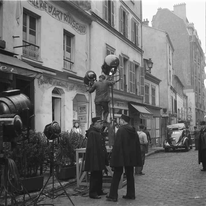 ESCALIER DE SERVICE - Still