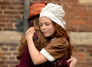HETTY FEATHER S2 - Mobile