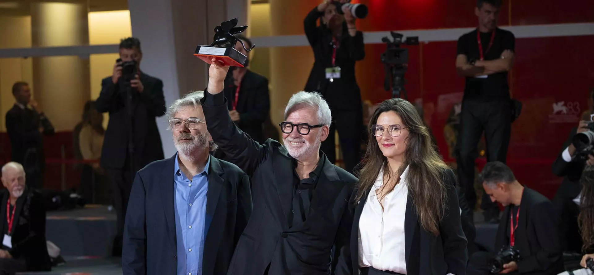 Stéphane Brizé, Coralie Amédéo et Olivier Gorce avec leur prix