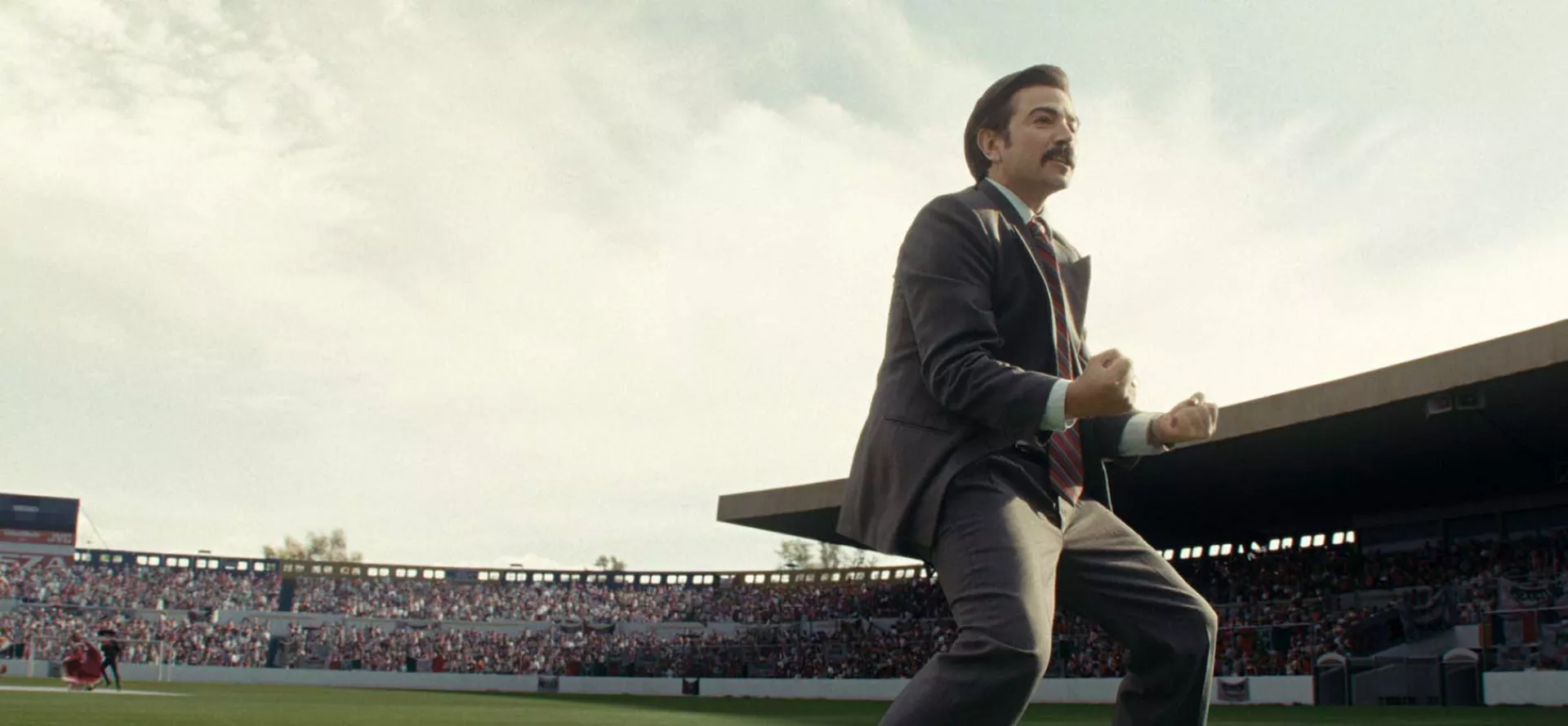 Diego Luna dans le film Mexico 86