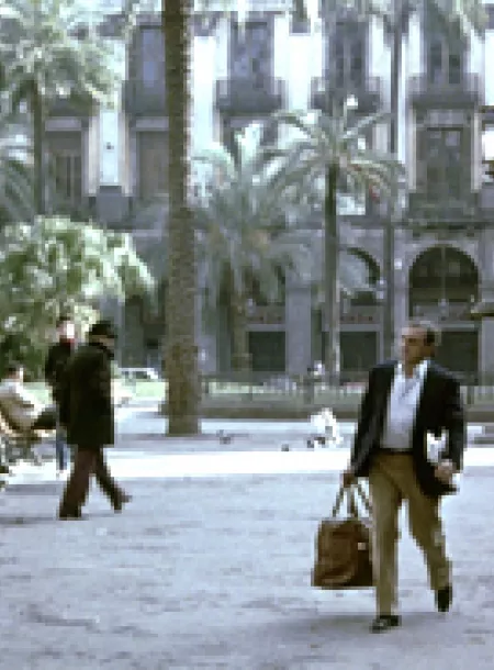 UN PAPILLON SUR L'Ă‰PAULE