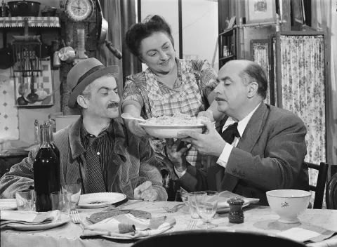 ESCALIER DE SERVICE - Still