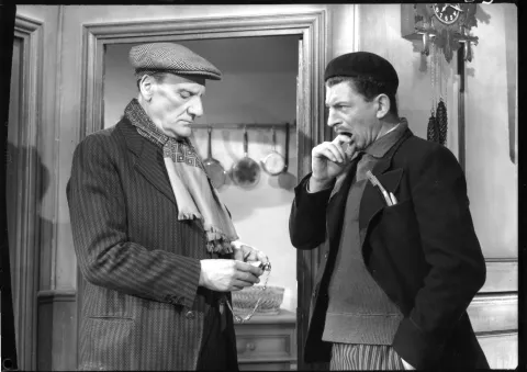 ESCALIER DE SERVICE - Still